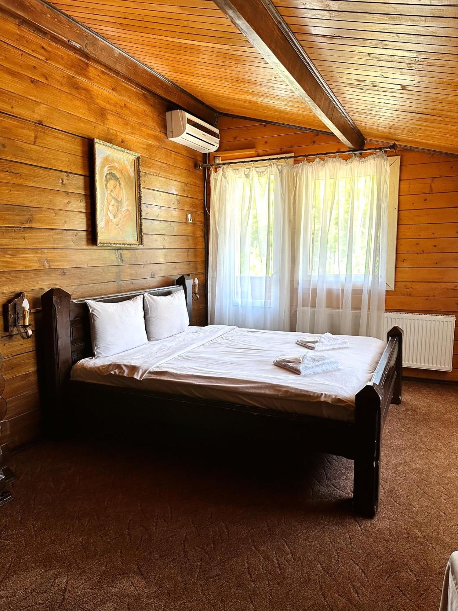 Hotel Orlyne Gnizdo Chernivtsi Exterior foto