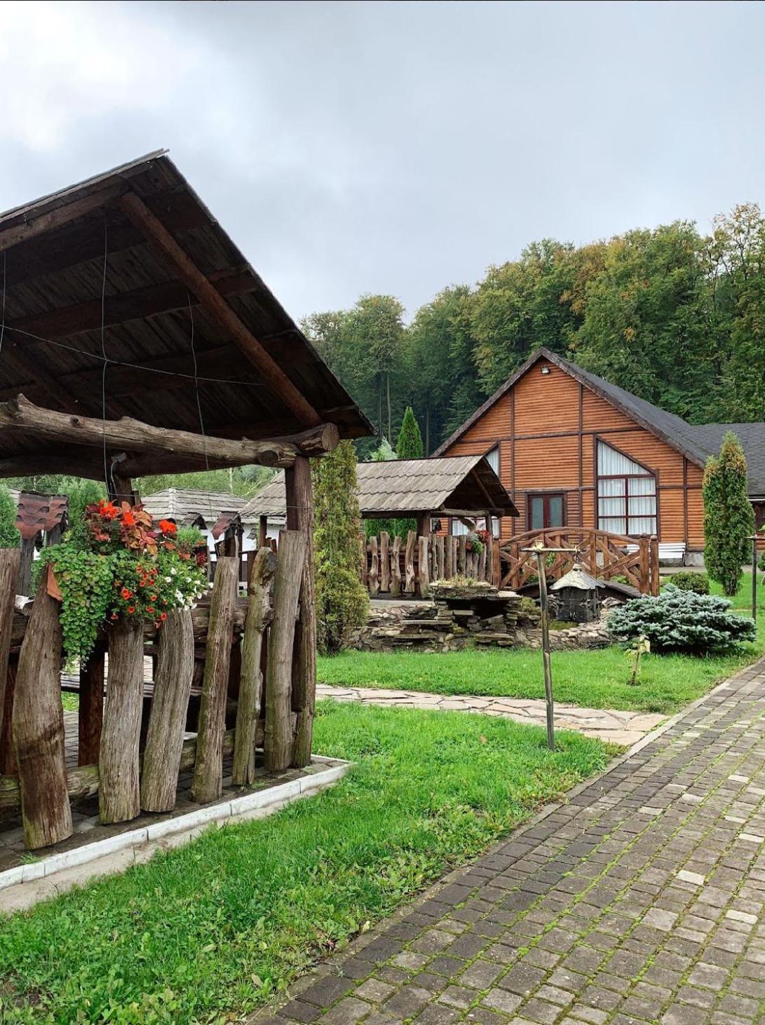 Hotel Orlyne Gnizdo Chernivtsi Exterior foto