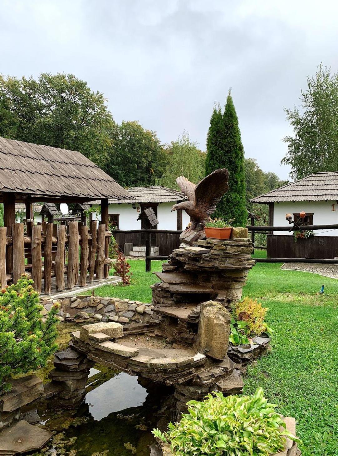 Hotel Orlyne Gnizdo Chernivtsi Exterior foto