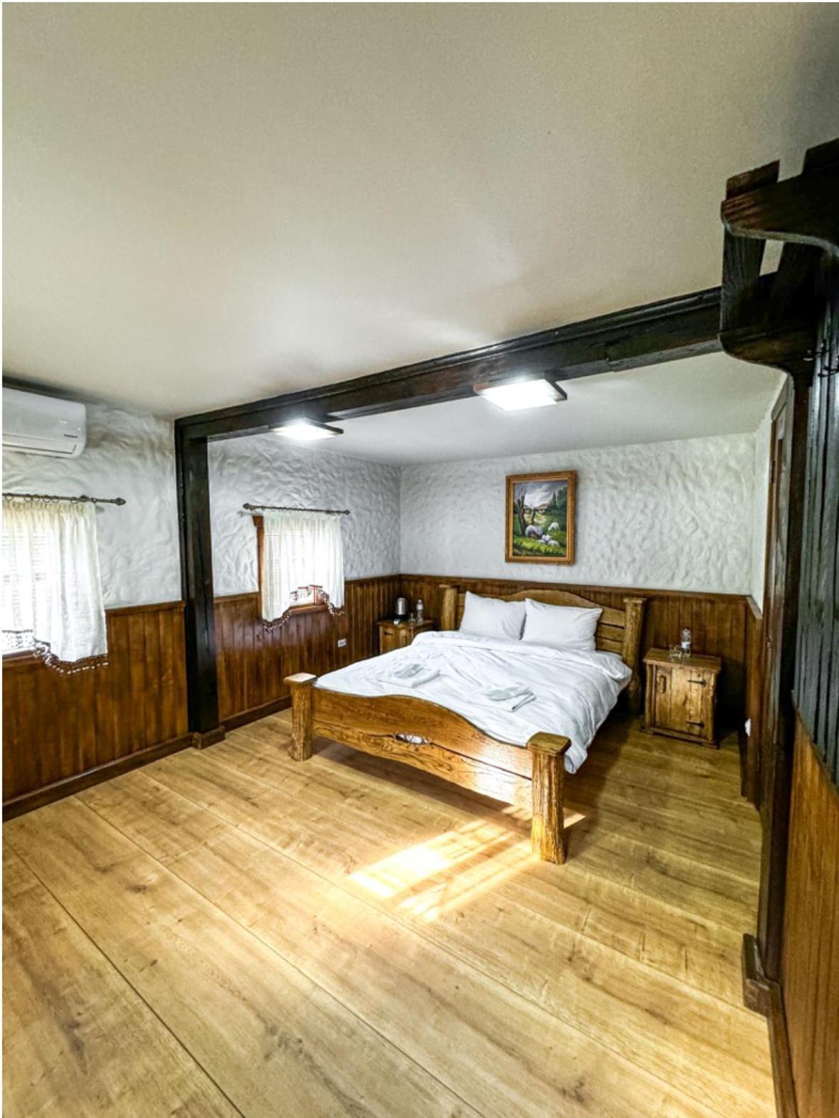 Hotel Orlyne Gnizdo Chernivtsi Habitación foto
