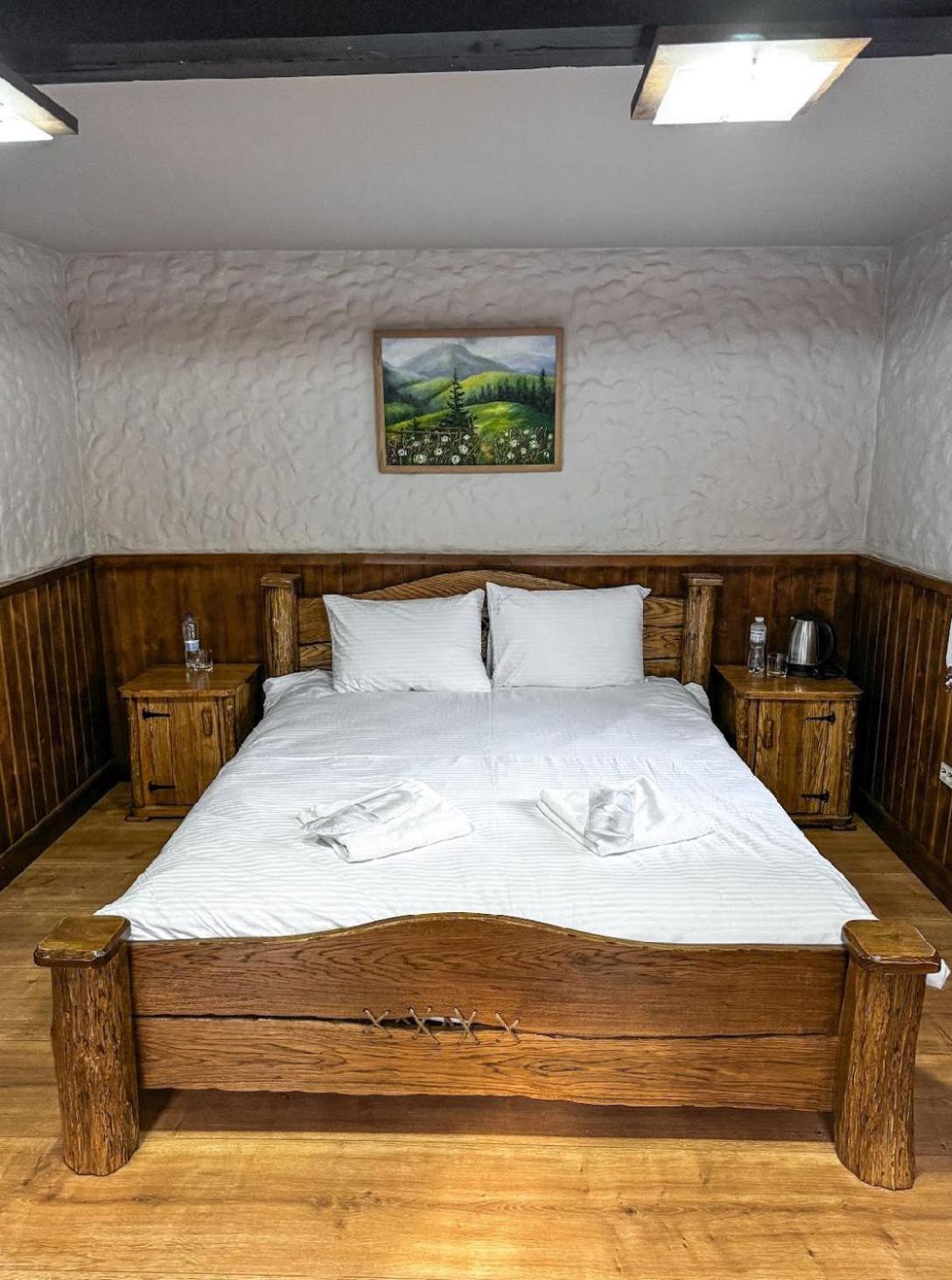 Hotel Orlyne Gnizdo Chernivtsi Habitación foto